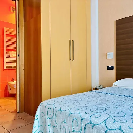 酒店 Rex - Fronte Mare 3*