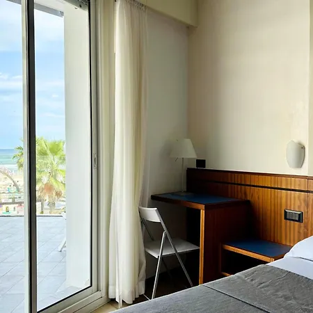 Rex - Fronte Mare 酒店 里乔内